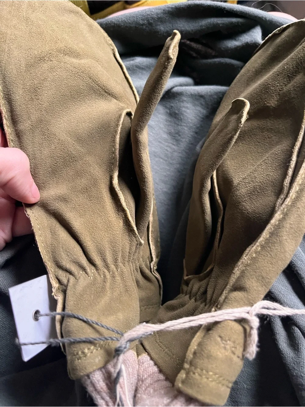Hestra Green Raw Edge Chamois Mittens